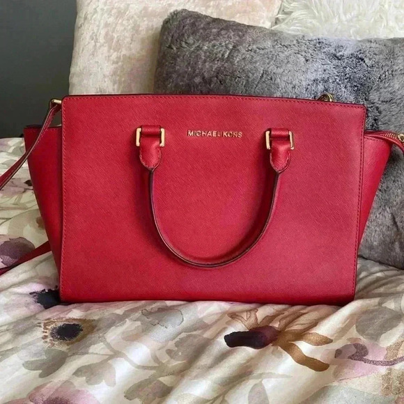 Michael Kors Handbags - Michael Kors w Adjustable Long Strap